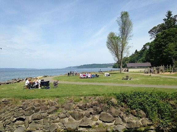 Walking distance to Salt Water State Park with playground