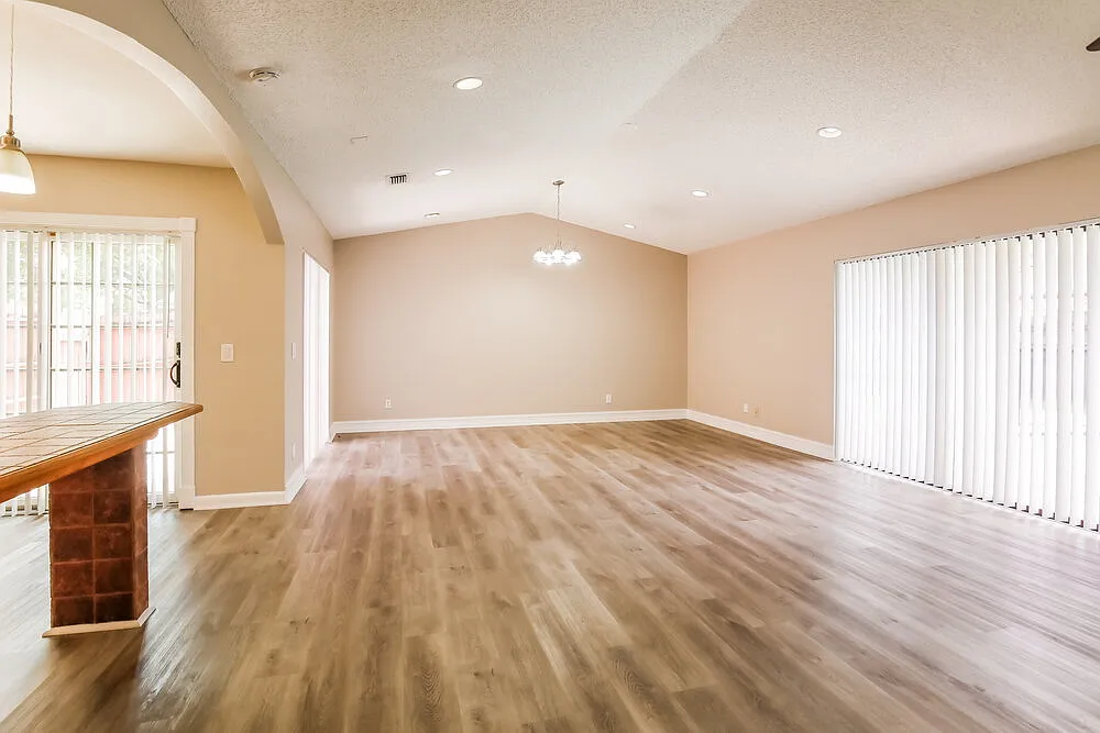 3 bed, 2.0 bath, 1657 sqft, $3,300 — Photo 3