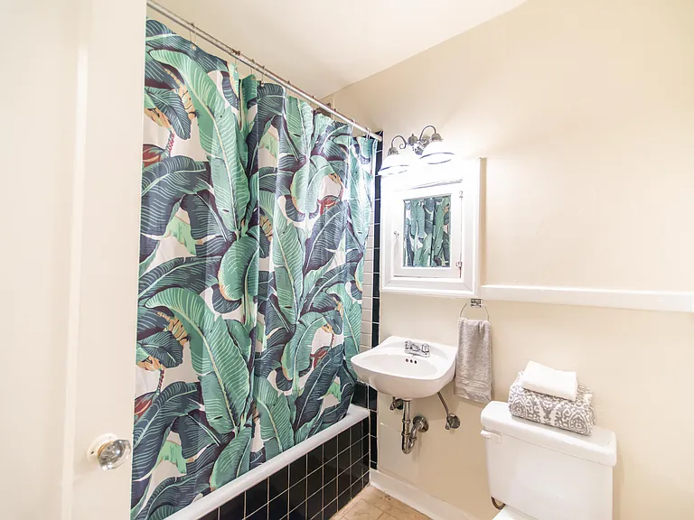 The Marwood Apartments — Photo 9