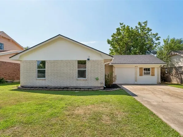 602 Crestmoor Dr, Moore, OK 73160