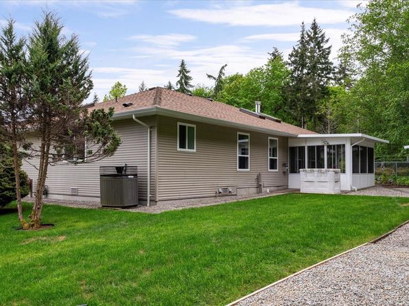 600 Hickory Pl, Qualicum Beach, BC V9K 2S1