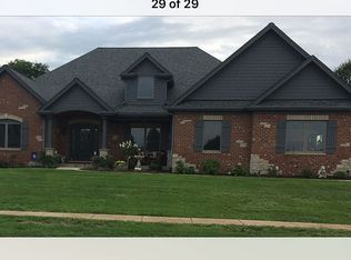 246 Merry Oaks Dr, Sycamore, IL 60178