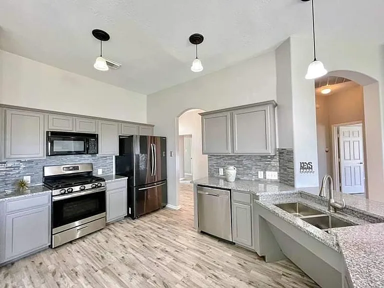 2526 Lake Dale Ln — Photo 13