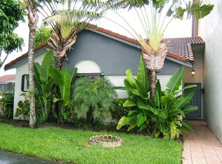 1025 SW 113th Ter, Pembroke Pines, FL 33025