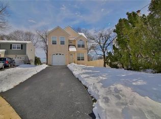 221 Susan Dr, Elkins Park, PA 19027