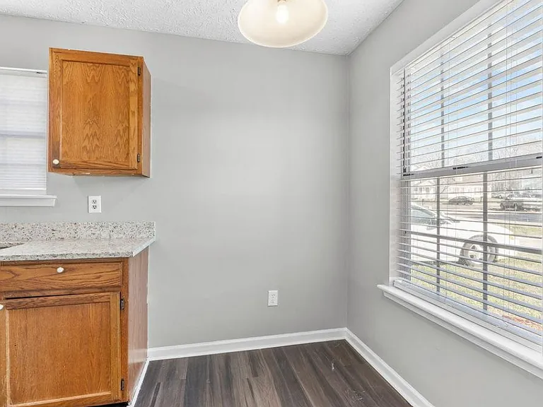 8228 Wynewood Ct — Photo 7