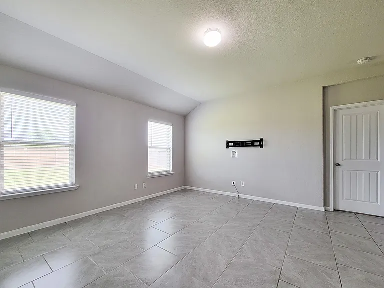 29614 Breakwater Dr — Photo 20