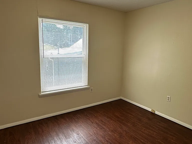 608 Midlake Dr #4 — Photo 10