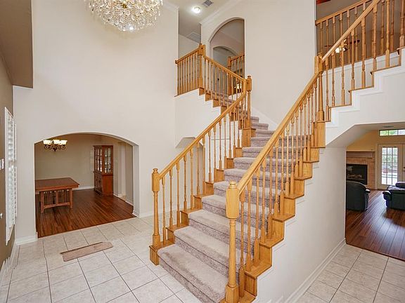 3rd image of 1103 Flagmore Dr