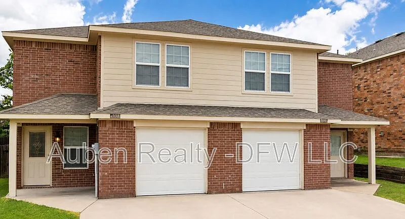 3 bed, 2.5 bath, 1388 sqft, $1,499 — Photo 2