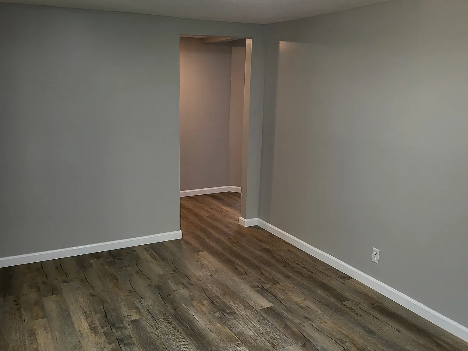 3 bed, 1005 sqft, $1,200 — Photo 3