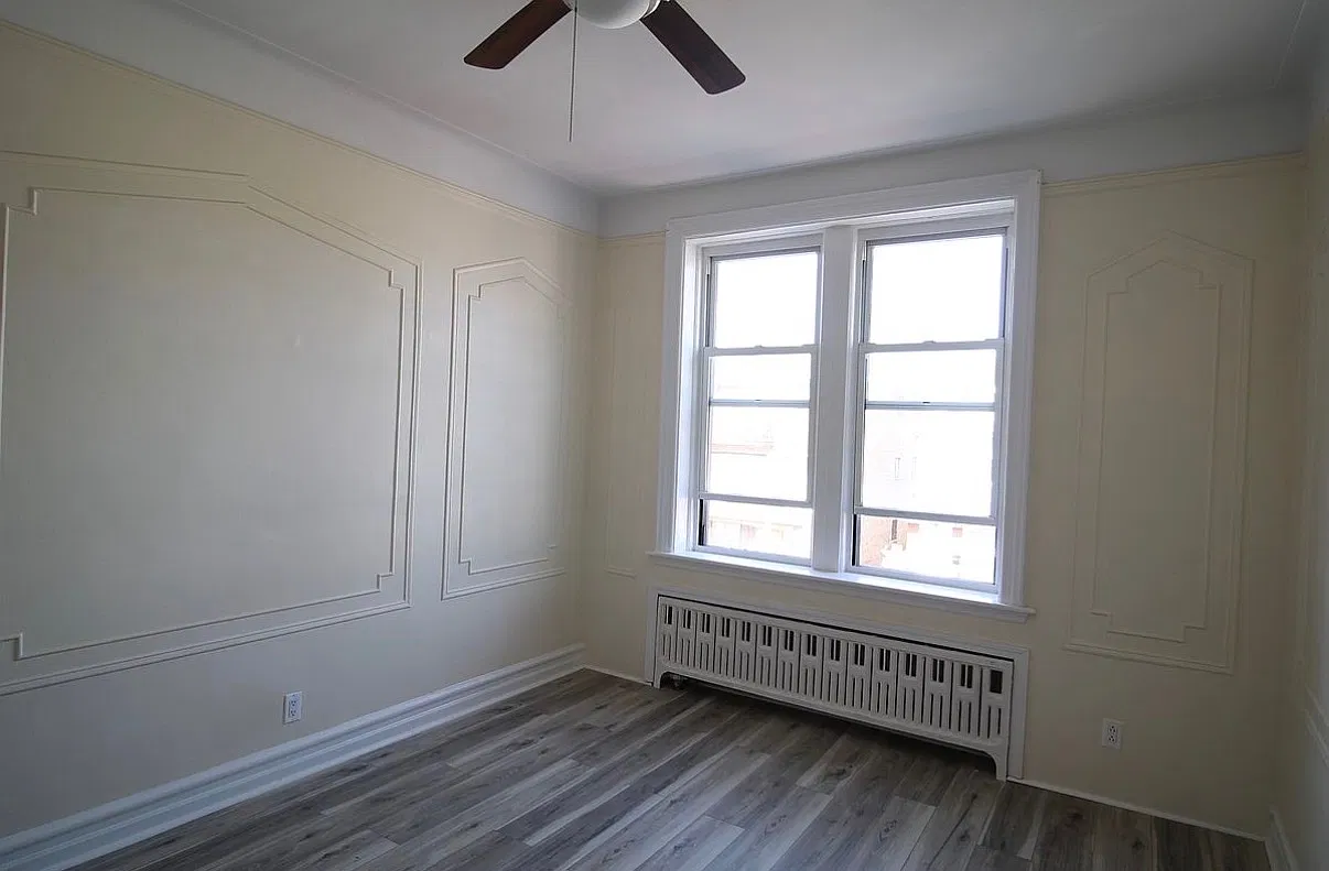 1574 West 3rd Street — Photo 3