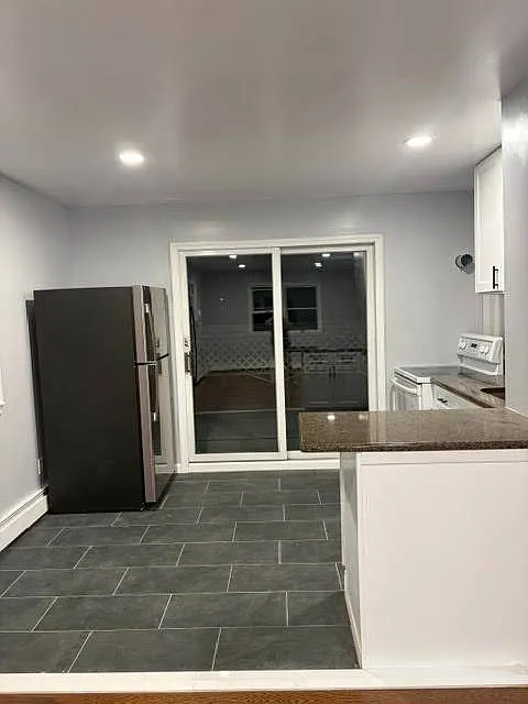 Studio, 1992 sqft, $3,500 — Photo 3