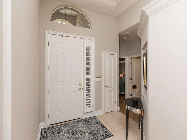 212 Island Green Dr — Photo 2