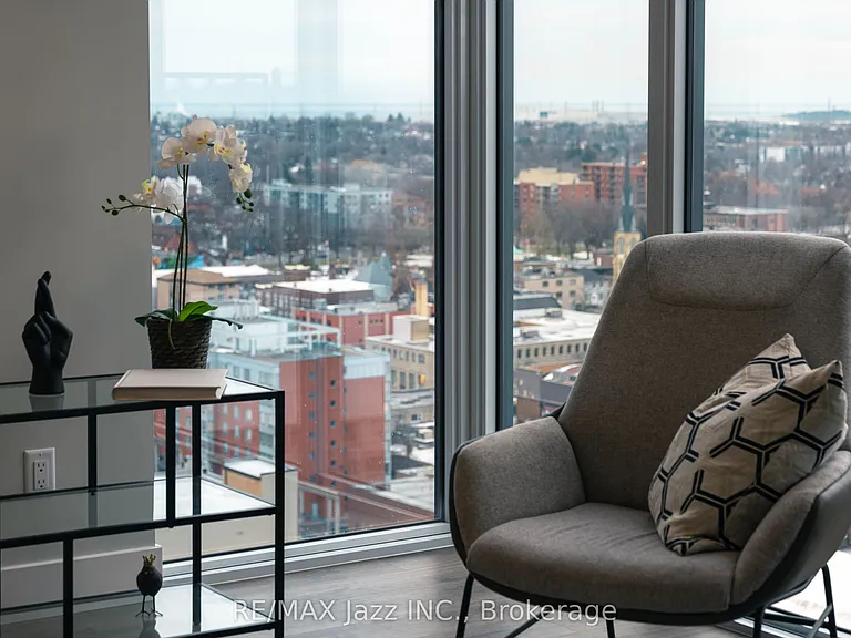 80 Bond St E #606 — Photo 21
