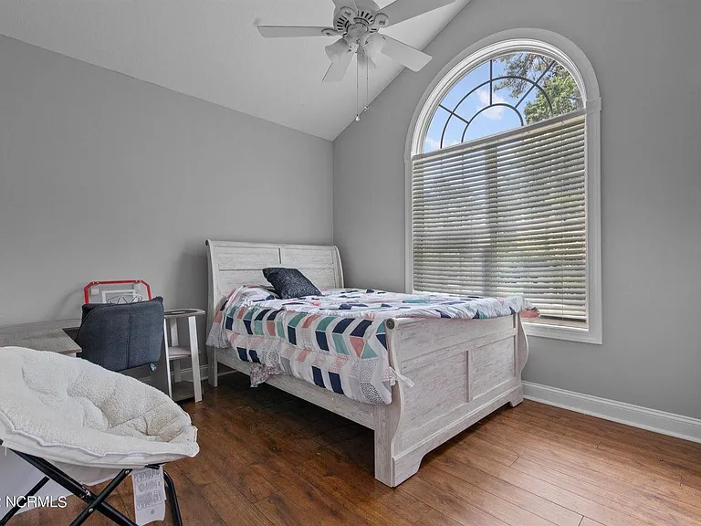 255 W Hedgelawn Way — Photo 22