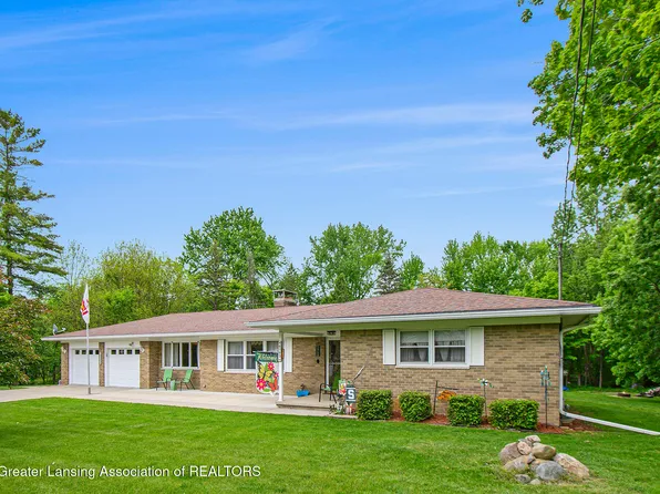 6593 Bunker Hill Dr, Lansing, MI 48906