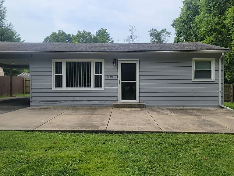 10210 Browns Ct — Photo 1