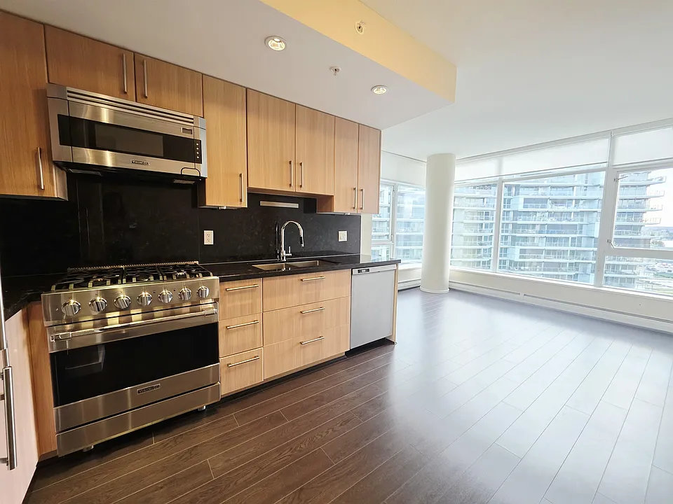 1708 Columbia St #1004