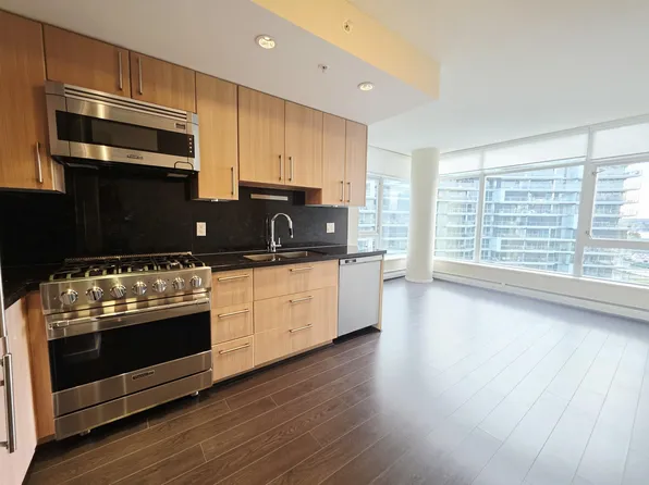 1708 Columbia St #1004, Vancouver, BC V5Y 0H7