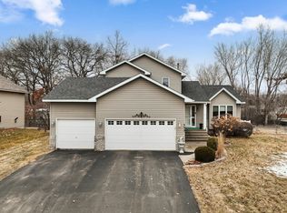 553 Hawthorn Rd, Lino Lakes, MN 55014