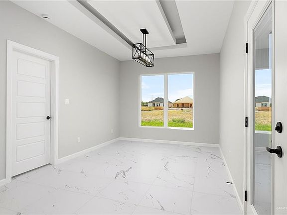 5th image of 915 Rockford Dr