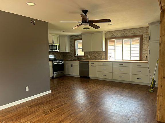 4th image of 8212 W 128th Pl