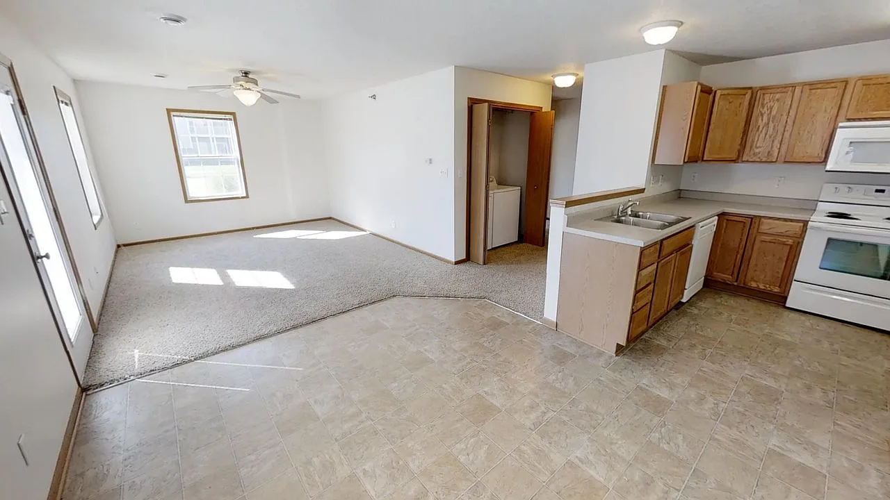 4215 Maricopa — Photo 1