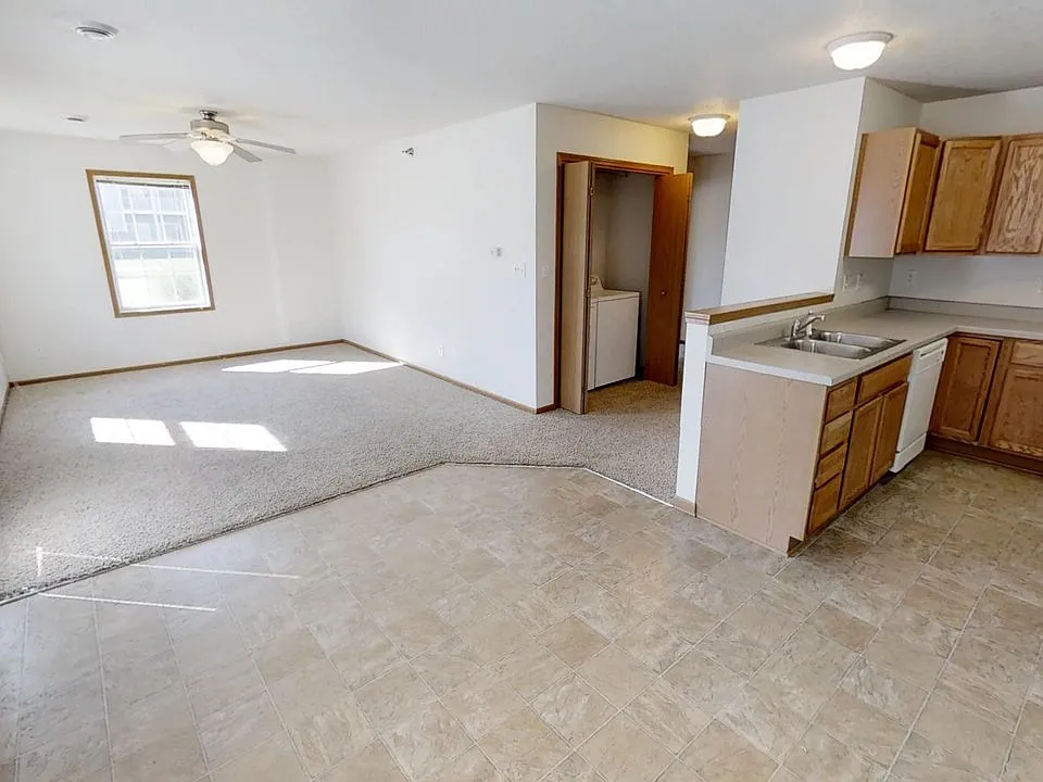 4215 Maricopa Dr