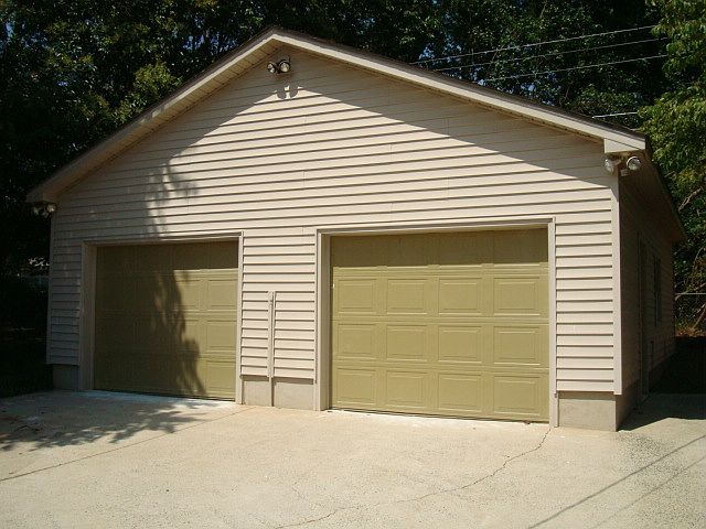 2nd image of 3501 Edsel Pl