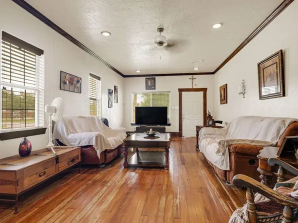 4102 Erie St, Houston, TX 77087