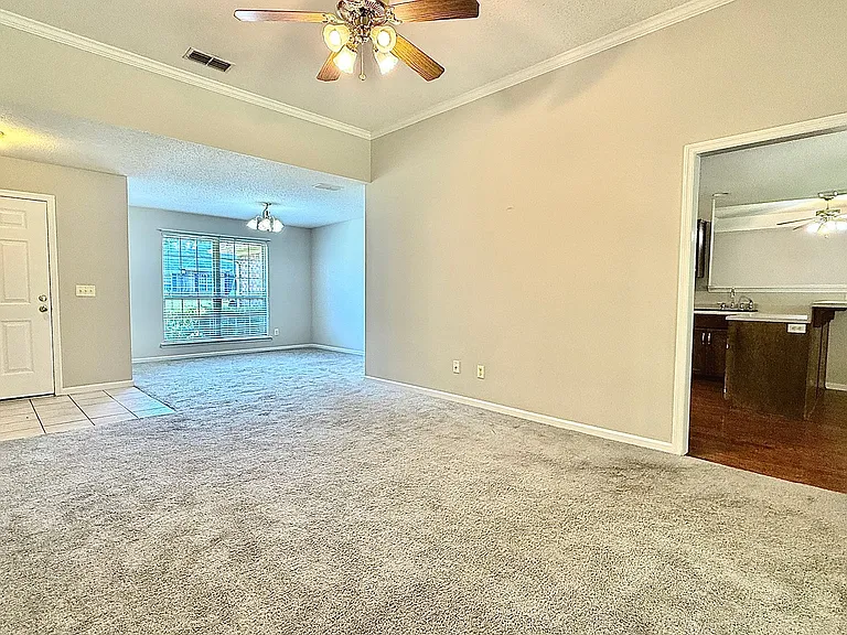1130 Montclair Dr — Photo 4