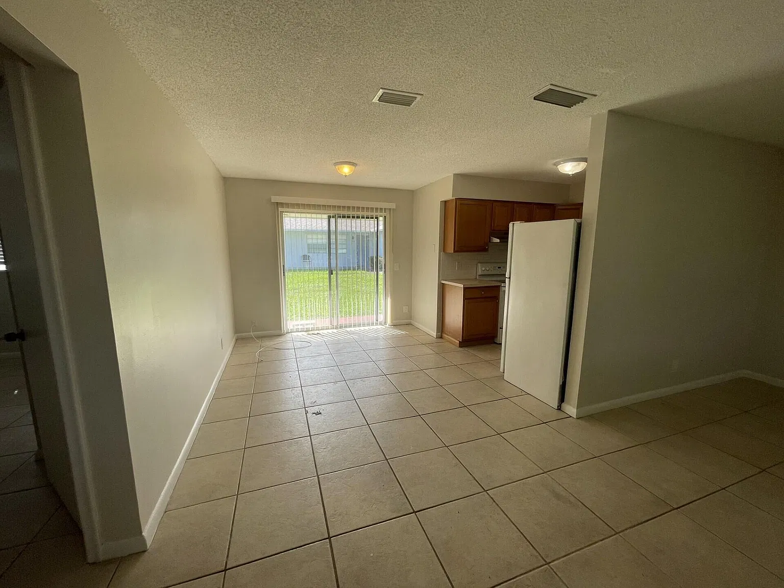 2 bed, 2.0 bath, 1974 sqft, $2,100 — Photo 4