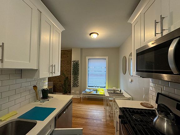 5th image of 820 W Cuyler Ave APT 120