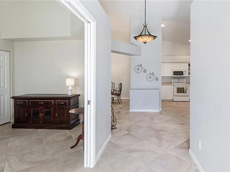 5502 Greenwood Cir #1 — Photo 4