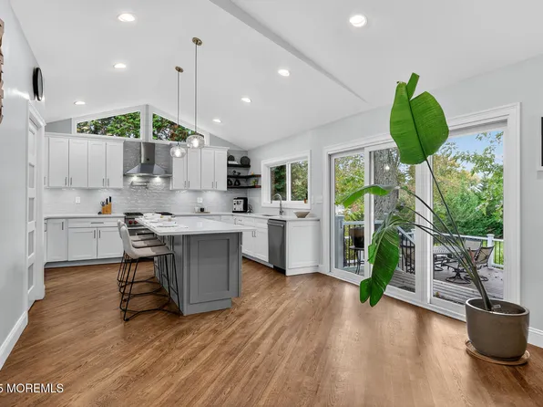 75 Harbor Green Circle, Middletown, NJ 07748