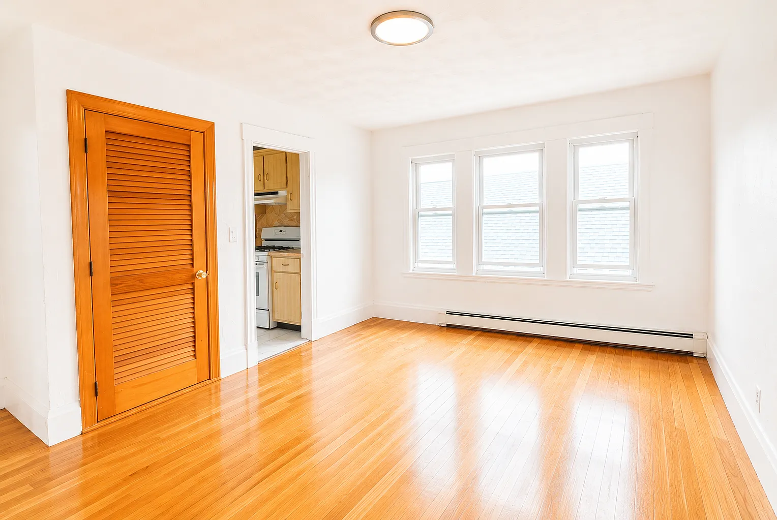 4 bed, 1250 sqft, $3,200 — Photo 2
