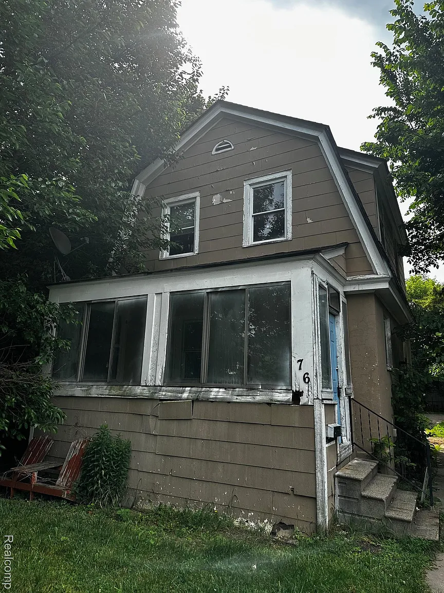 76 Oliver St photo 1