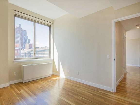 4th image of 303 10th Ave #B8