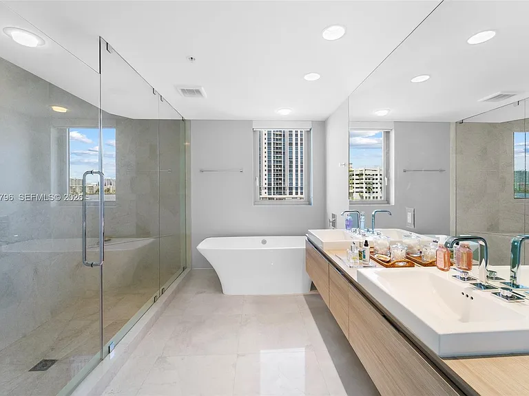 17111 Biscayne Blvd #307 — Photo 12