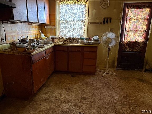 2nd image of 3927 Cody Rd