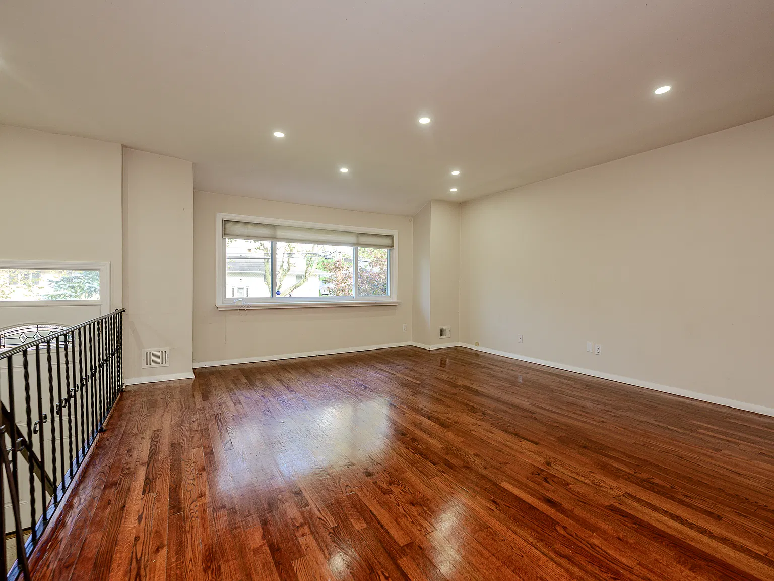 4 bed, 2303 sqft, $6,000 — Photo 2