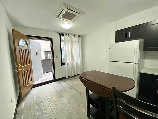 Rented by Voro New York | media 13