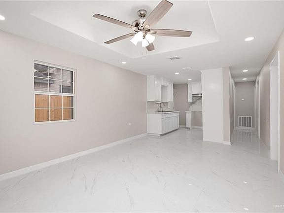 3rd image of 113 Jefferson Ave