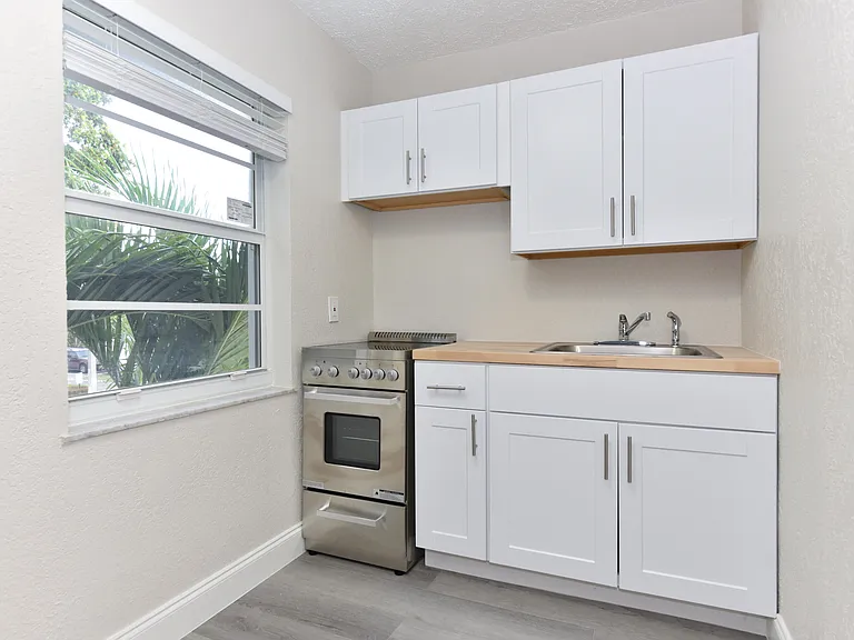 605 N Federal Hwy #7 — Photo 4
