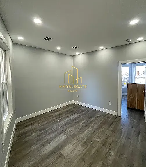 467 Ferry St #11 — Photo 3