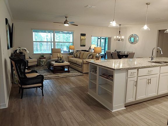 3rd image of 39 Richmond Dr