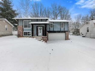 326 Driftwood Ln, Saint Peters, MO
