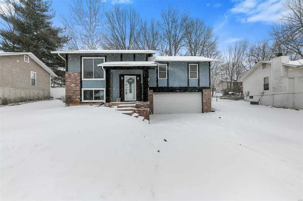 326 Driftwood Ln photo 1
