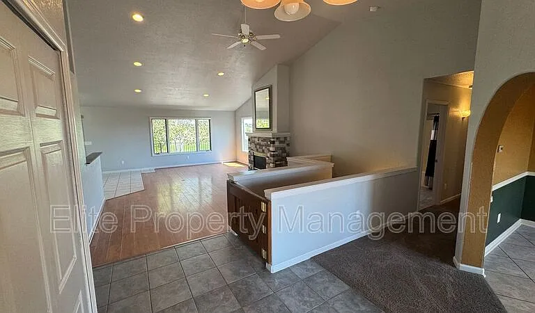 629 W Kenosha Dr — Photo 4